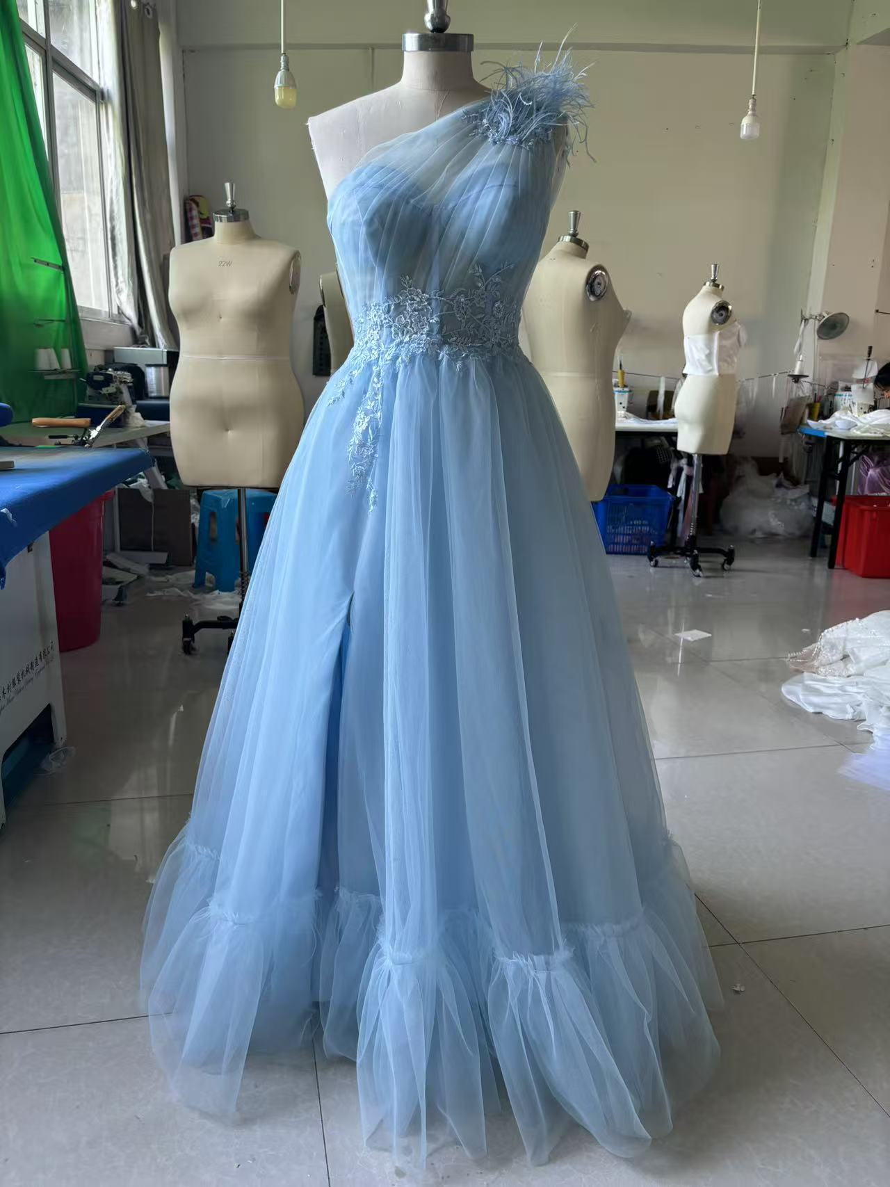 Dress Blue One-shoulder Feather Wedding